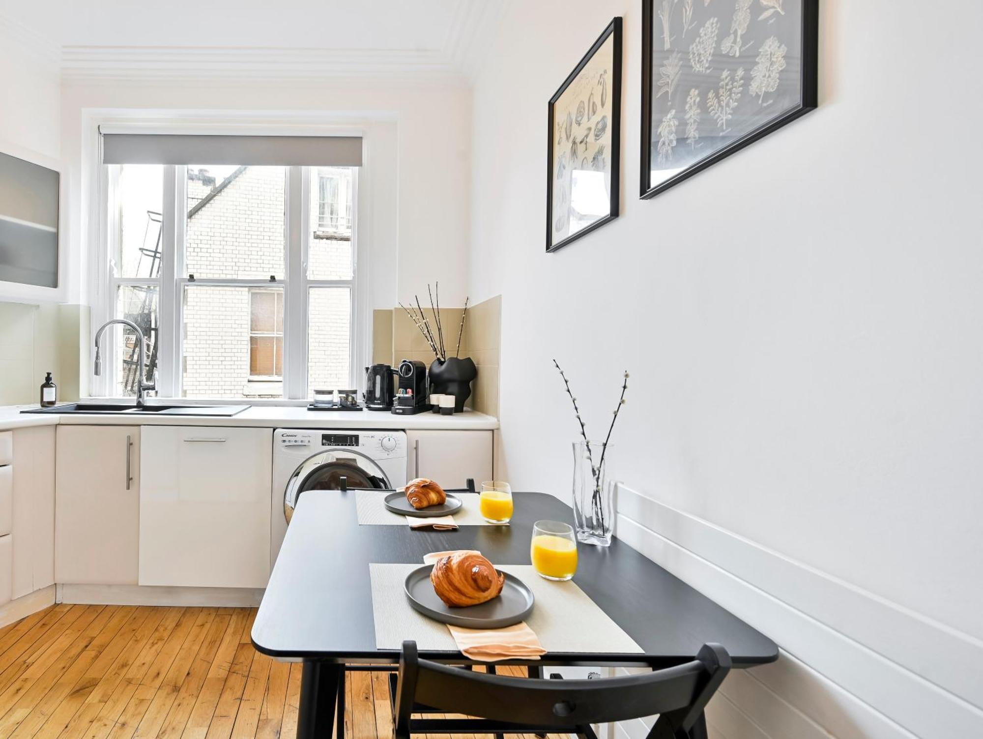 Huge 2 Bedrooms 3 Beds! Covent Gdn 3 Min To Subway Appartement *
